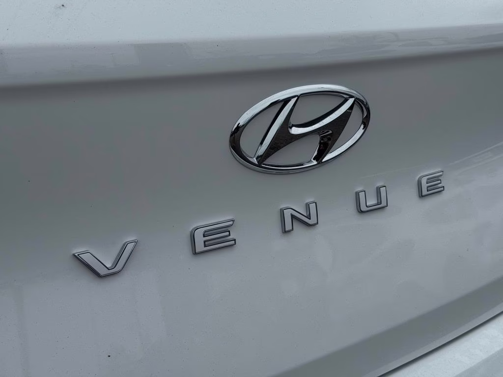 2026 Lunar White w/Black Roof Hyundai Venue SEL FWD SUV