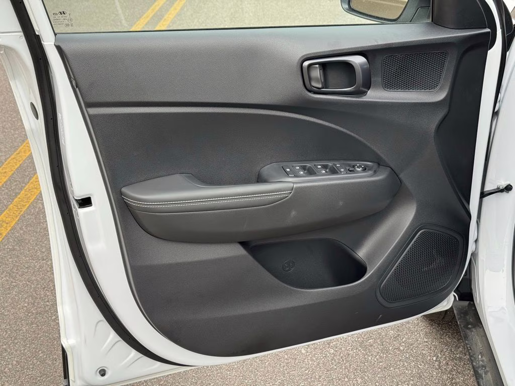 2026 Lunar White w/Black Roof Hyundai Venue SEL FWD SUV