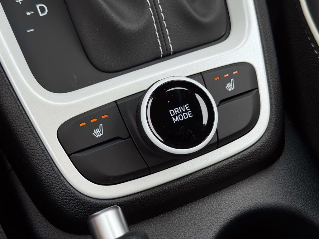 2026 Lunar White w/Black Roof Hyundai Venue SEL FWD SUV