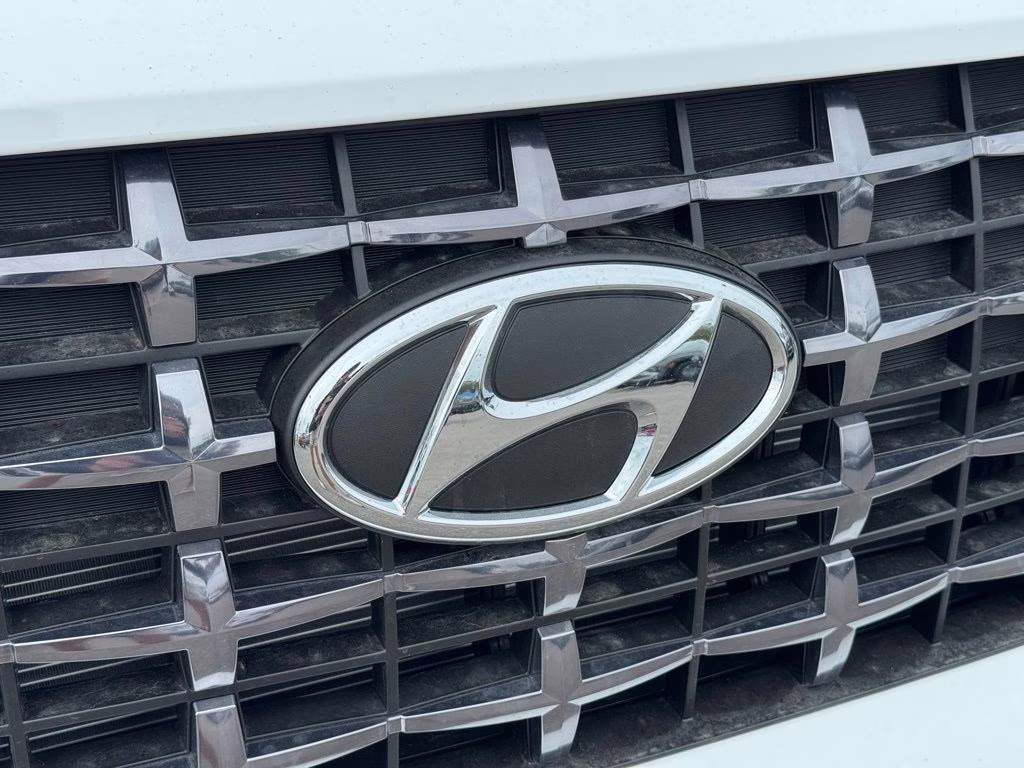 2026 Lunar White w/Black Roof Hyundai Venue SEL FWD SUV