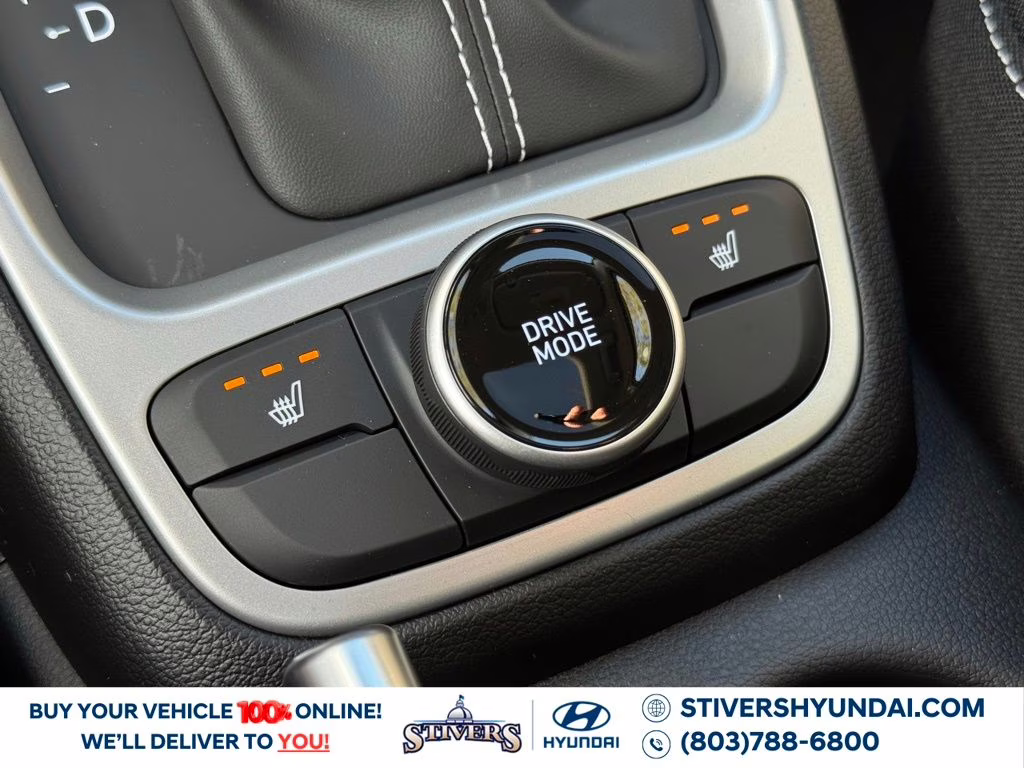 2026 Lunar White Hyundai Venue SEL FWD SUV