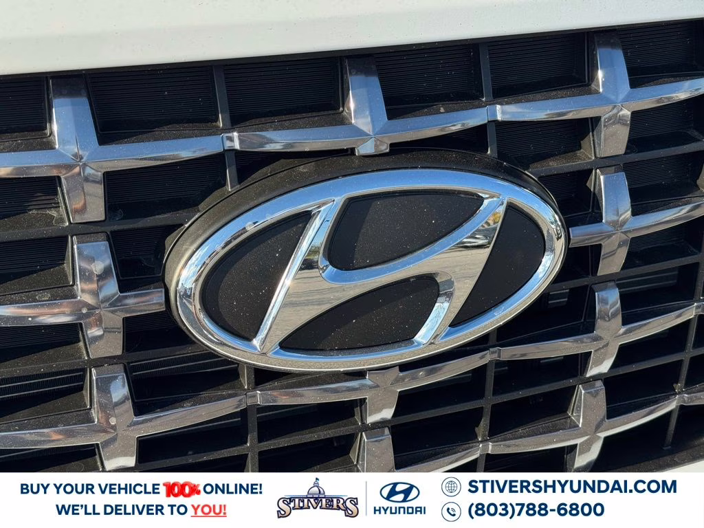 2026 Lunar White Hyundai Venue SEL FWD SUV