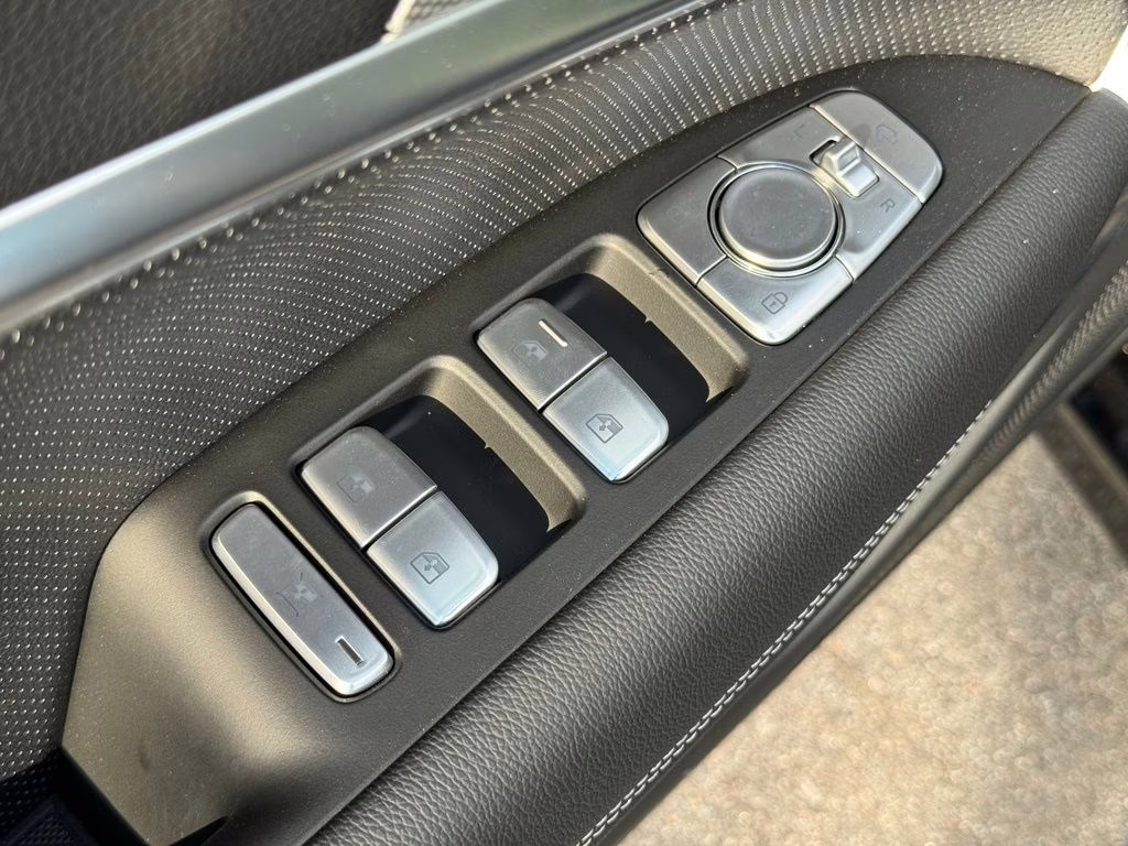 2026 Vik Black Genesis G70 2.5T Prestige RWD Sedan