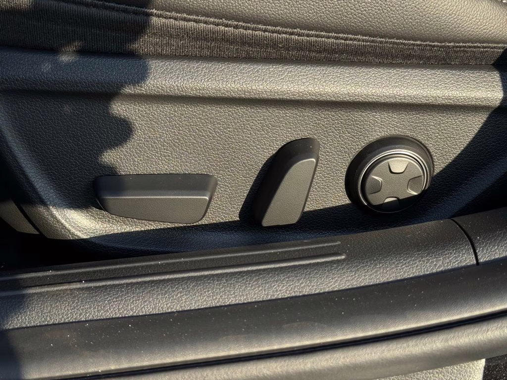 2026 Vik Black Genesis G70 2.5T Prestige RWD Sedan