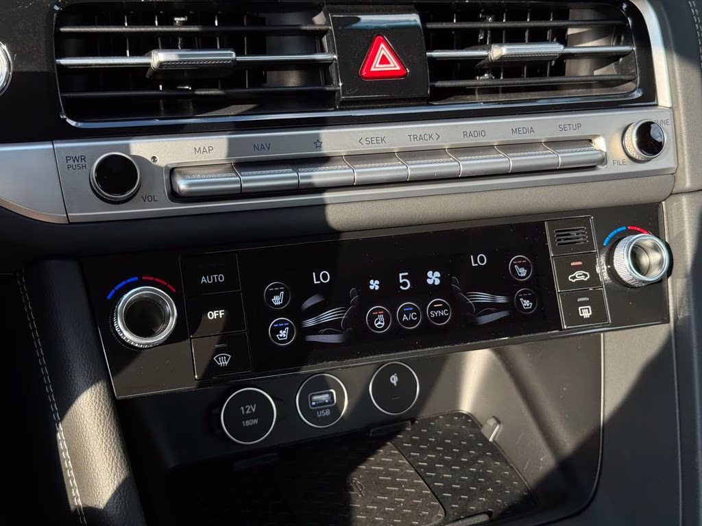 2026 Vik Black Genesis G70 2.5T Prestige RWD Sedan