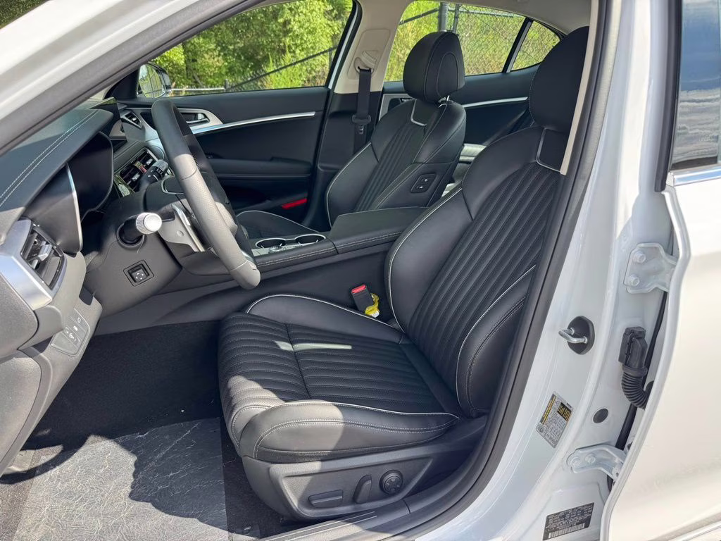 2026 Uyuni White Genesis G70 2.5T Prestige RWD Sedan