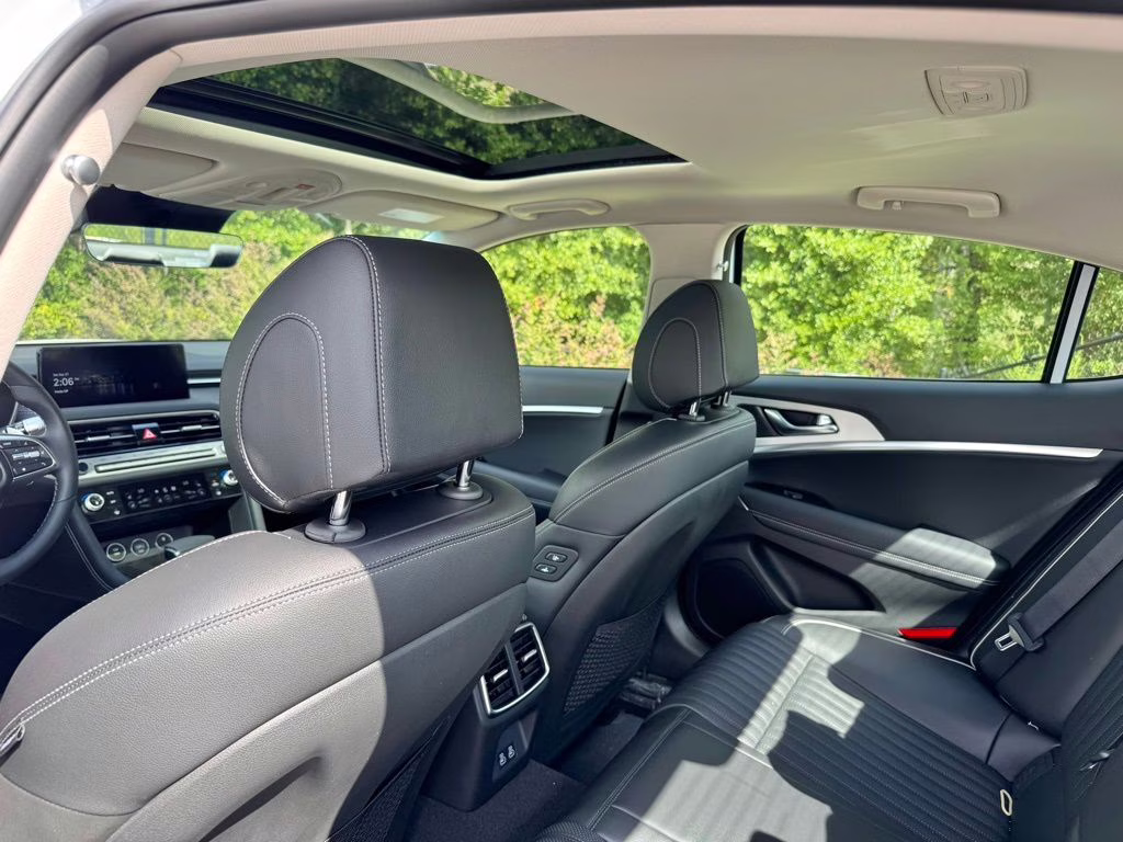 2026 Uyuni White Genesis G70 2.5T Prestige RWD Sedan