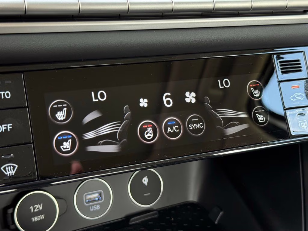 2026 Uyuni White Genesis G70 2.5T Prestige RWD Sedan