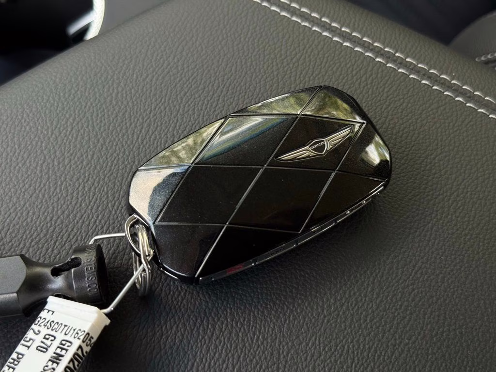 2026 Uyuni White Genesis G70 2.5T Prestige RWD Sedan