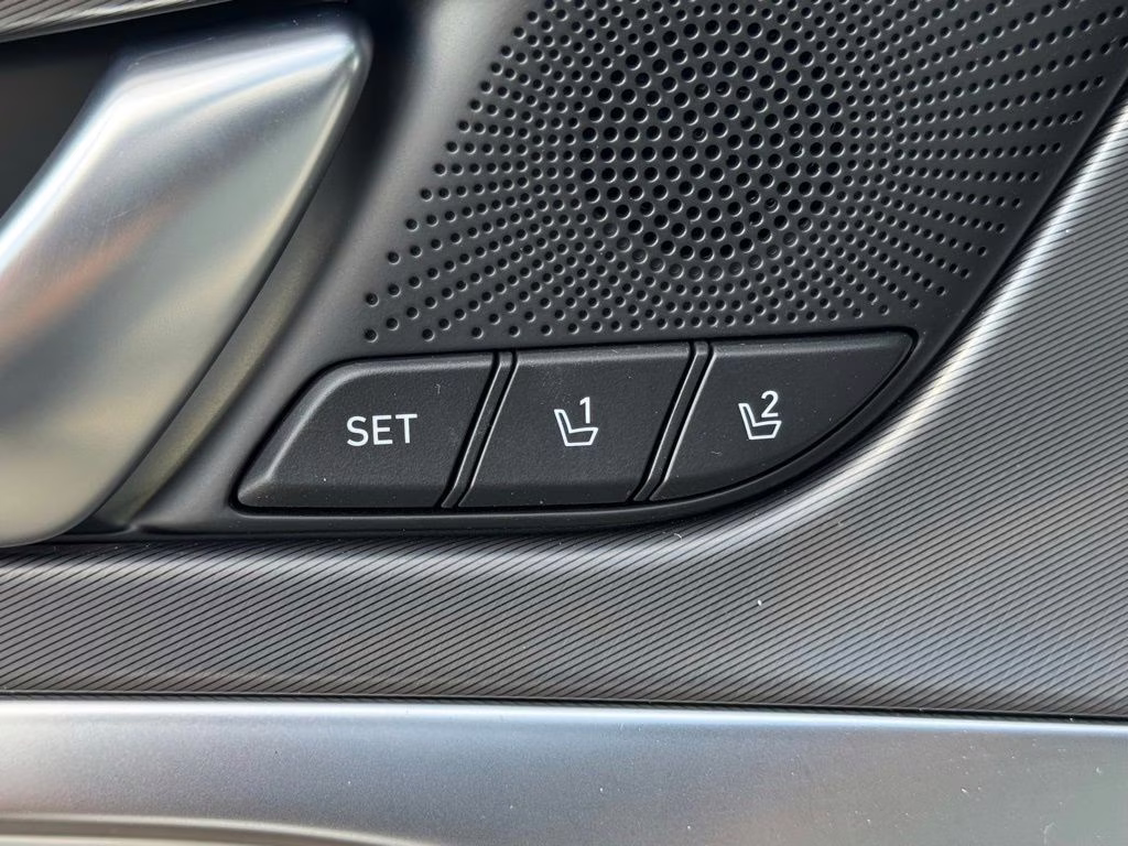 2025 Vik Black Genesis G70 2.5T Sport Prestige RWD Sedan