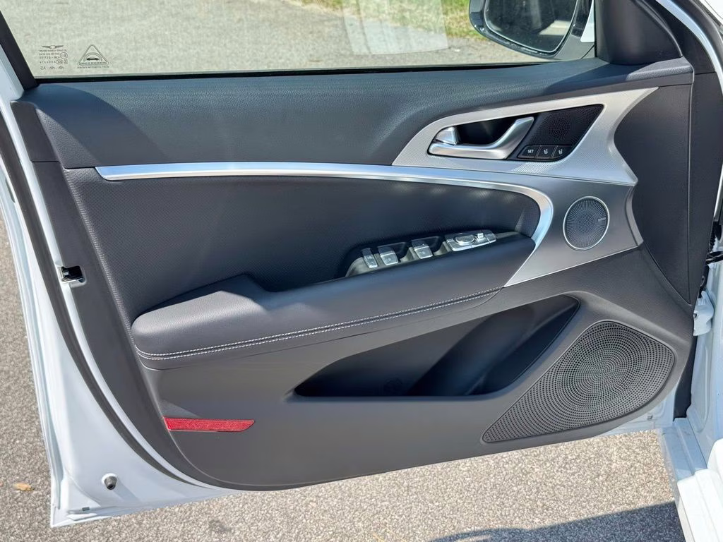 2026 Uyuni White Genesis G70 2.5T Prestige AWD Sedan