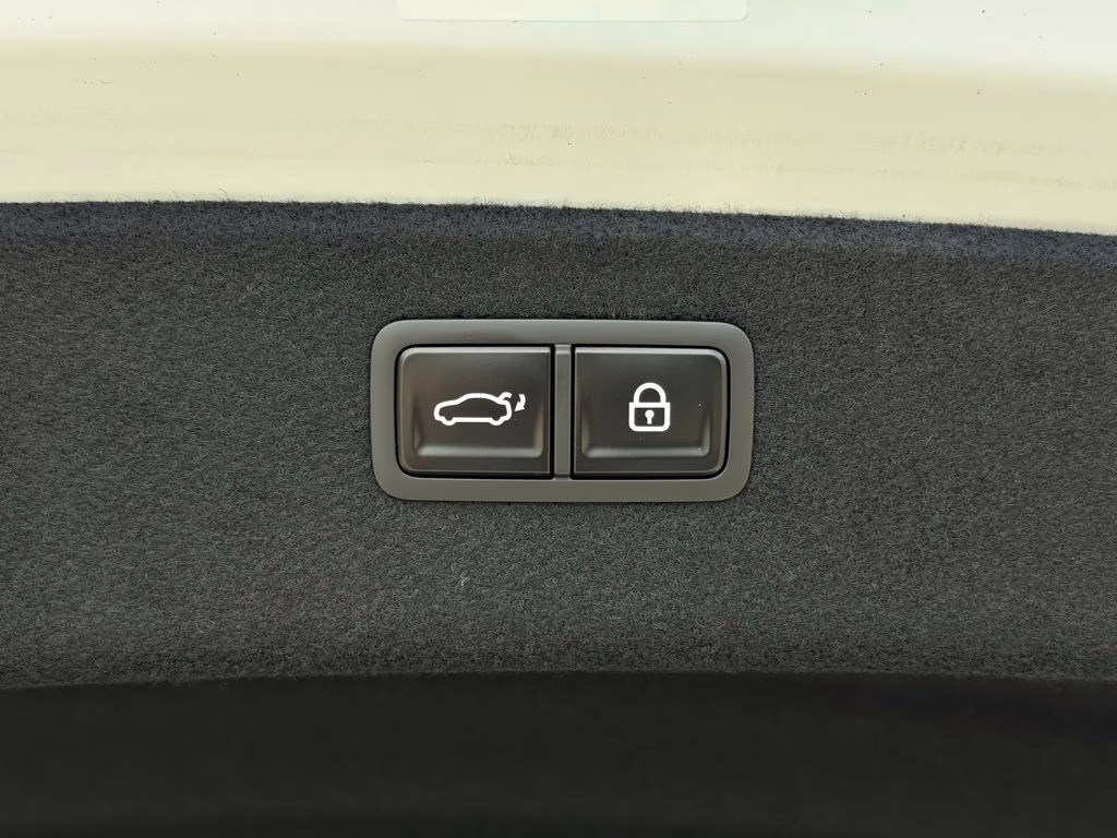 2025 Uyuni White Genesis G80 2.5T AWD Sedan