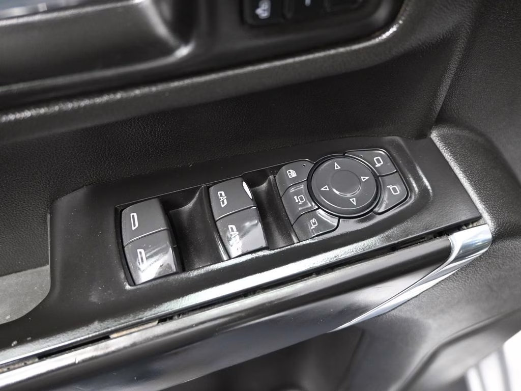 2022 Silver Ice Metallic Chevrolet Silverado 2500HD LTZ 4X4 Truck