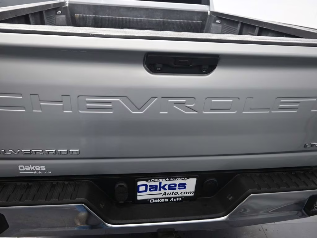 2022 Silver Ice Metallic Chevrolet Silverado 2500HD LTZ 4X4 Truck