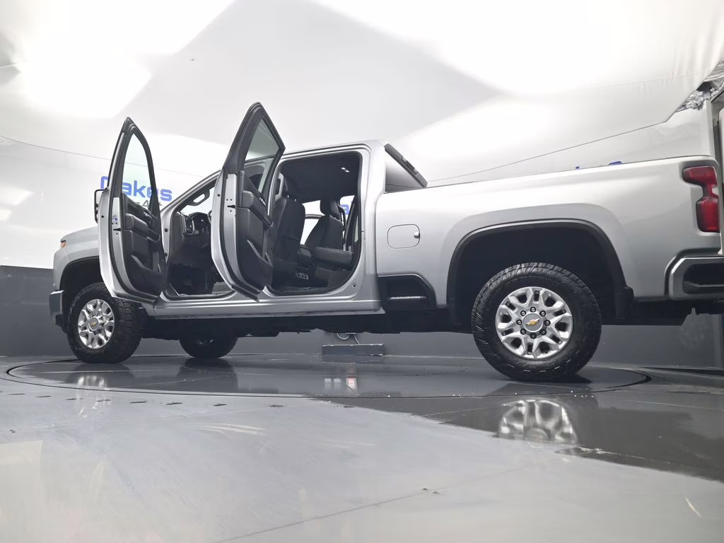 2022 Silver Ice Metallic Chevrolet Silverado 2500HD LTZ 4X4 Truck