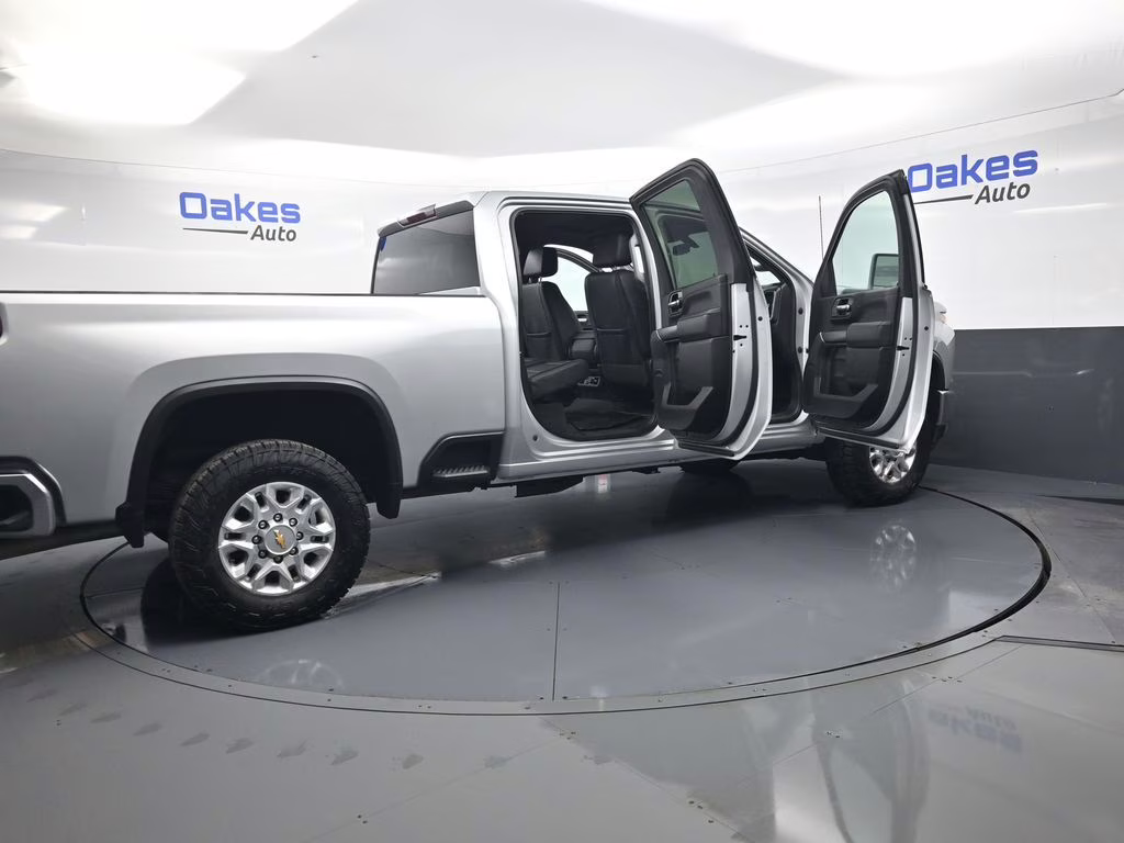 2022 Silver Ice Metallic Chevrolet Silverado 2500HD LTZ 4X4 Truck