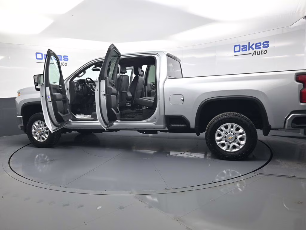 2022 Silver Ice Metallic Chevrolet Silverado 2500HD LTZ 4X4 Truck