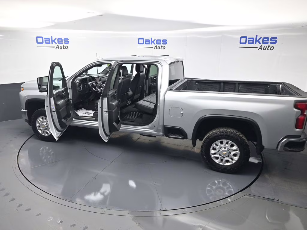2022 Silver Ice Metallic Chevrolet Silverado 2500HD LTZ 4X4 Truck
