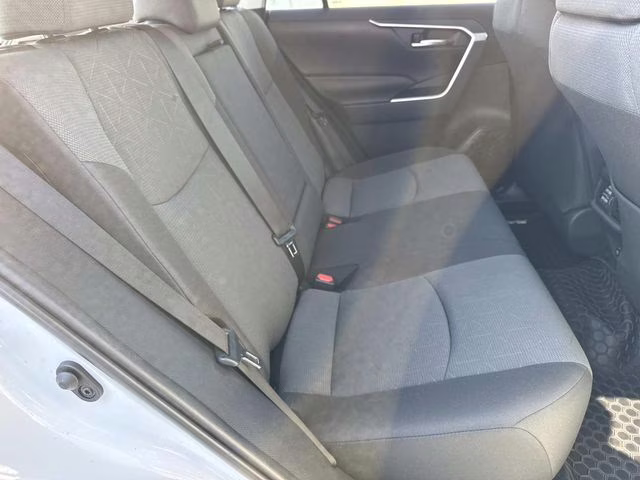 2019 Super White Toyota RAV4 XLE FWD SUV