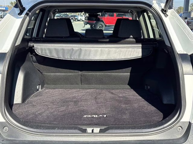 2019 Super White Toyota RAV4 XLE FWD SUV