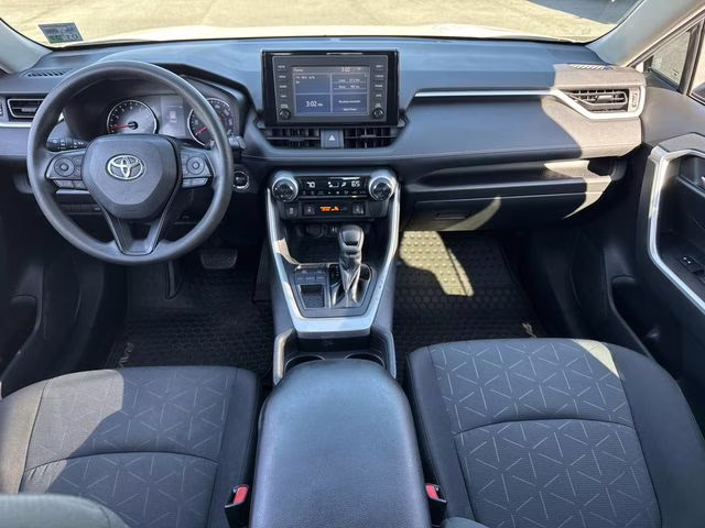 2019 Super White Toyota RAV4 XLE FWD SUV
