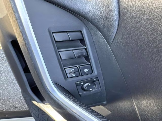 2019 Super White Toyota RAV4 XLE FWD SUV