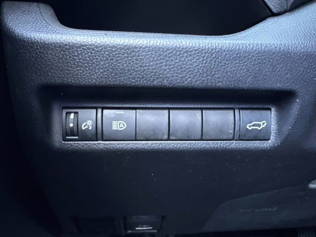 2019 Super White Toyota RAV4 XLE FWD SUV