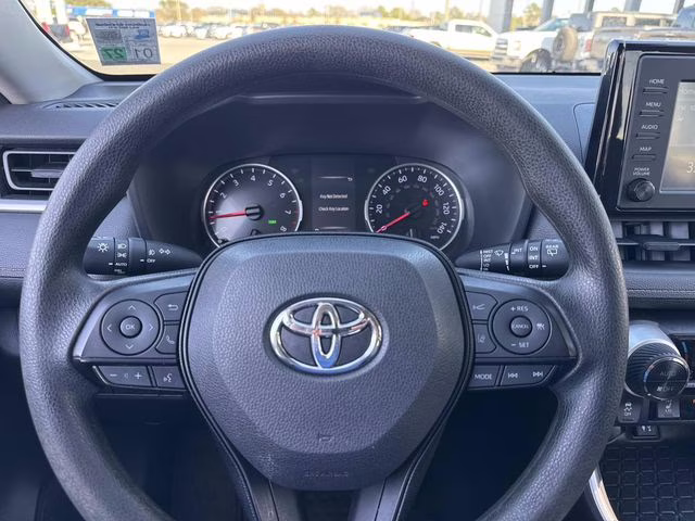2019 Super White Toyota RAV4 XLE FWD SUV