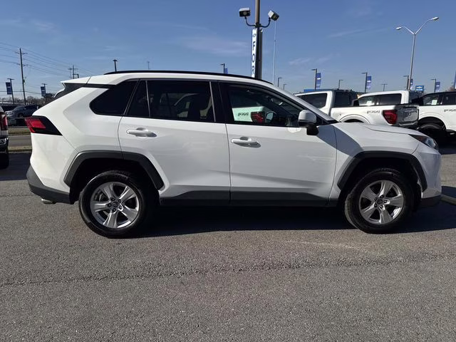 2019 Super White Toyota RAV4 XLE FWD SUV