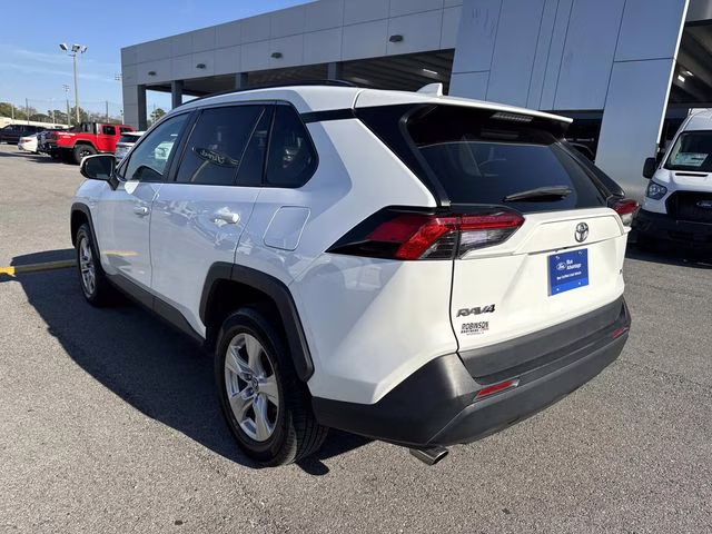 2019 Super White Toyota RAV4 XLE FWD SUV