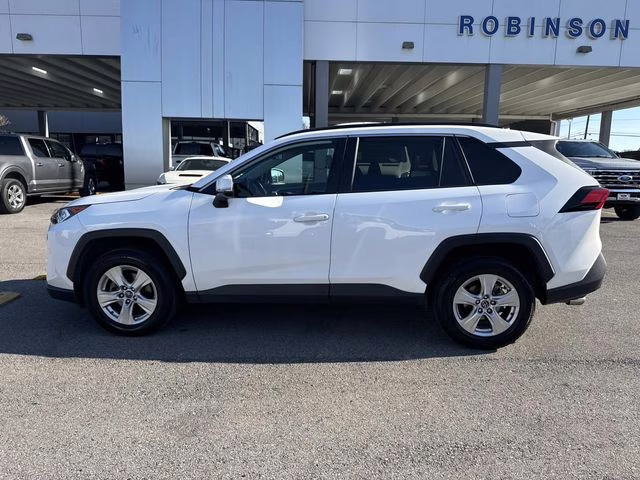 2019 Super White Toyota RAV4 XLE FWD SUV