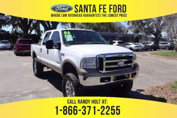 2006 White Ford Super Duty F-250 Lariat 4X4 Truck