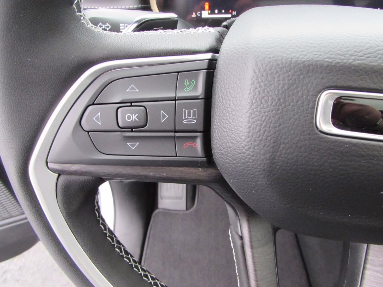 2025 Bright White Clearcoat Jeep Grand Cherokee L Limited 4X4 SUV