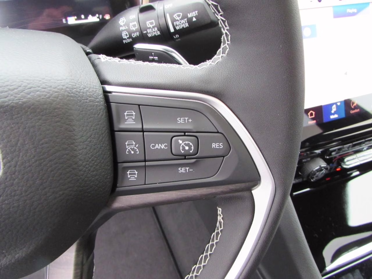 2025 Bright White Clearcoat Jeep Grand Cherokee L Limited 4X4 SUV