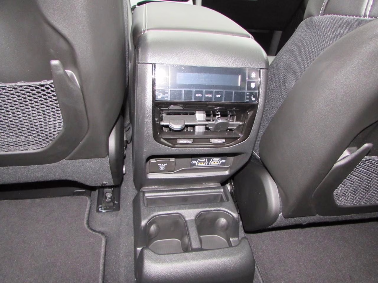 2025 Bright White Clearcoat Jeep Grand Cherokee L Limited 4X4 SUV