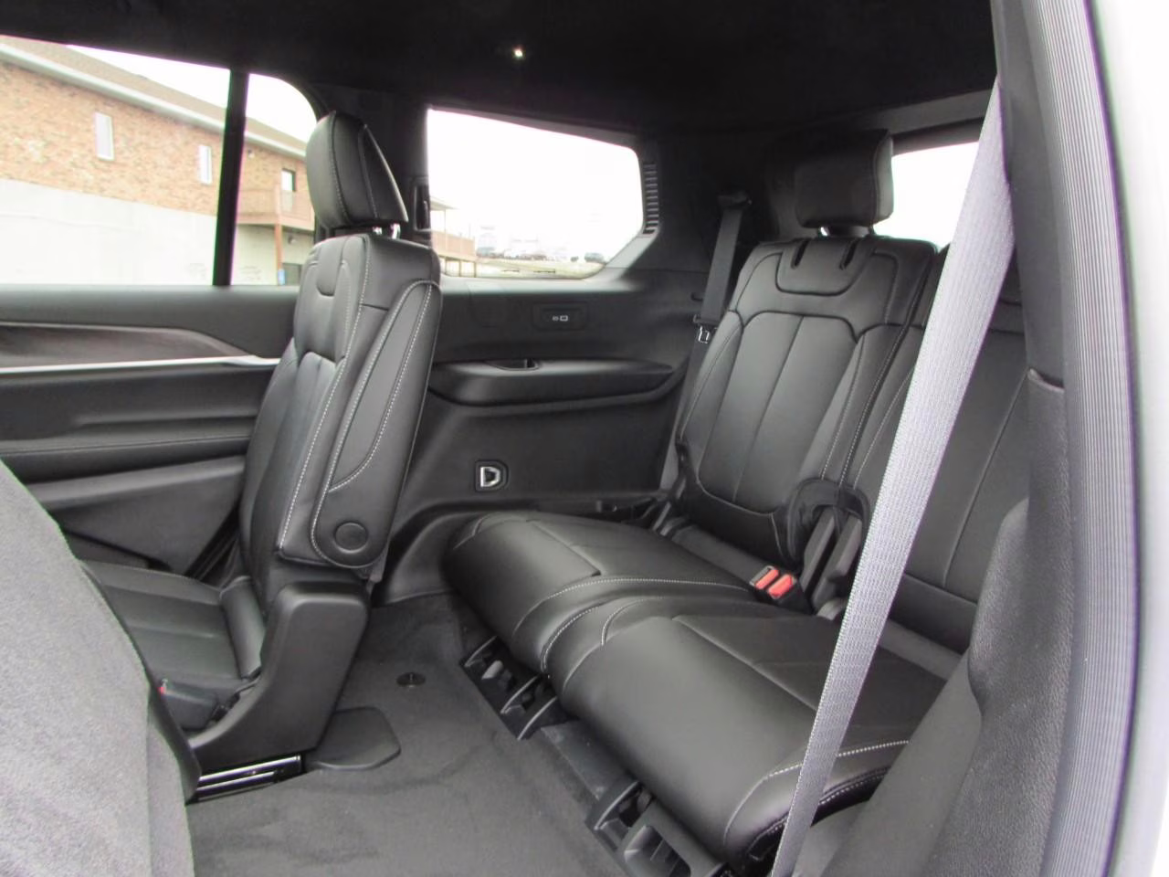 2025 Bright White Clearcoat Jeep Grand Cherokee L Limited 4X4 SUV