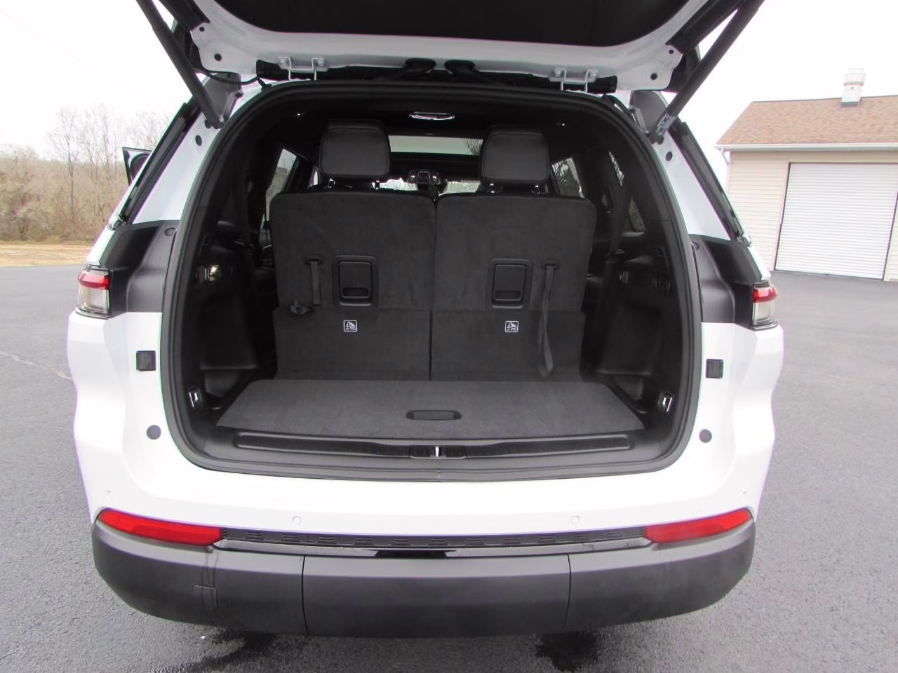 2025 Bright White Clearcoat Jeep Grand Cherokee L Limited 4X4 SUV