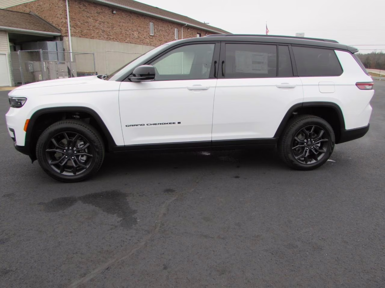 2025 Bright White Clearcoat Jeep Grand Cherokee L Limited 4X4 SUV