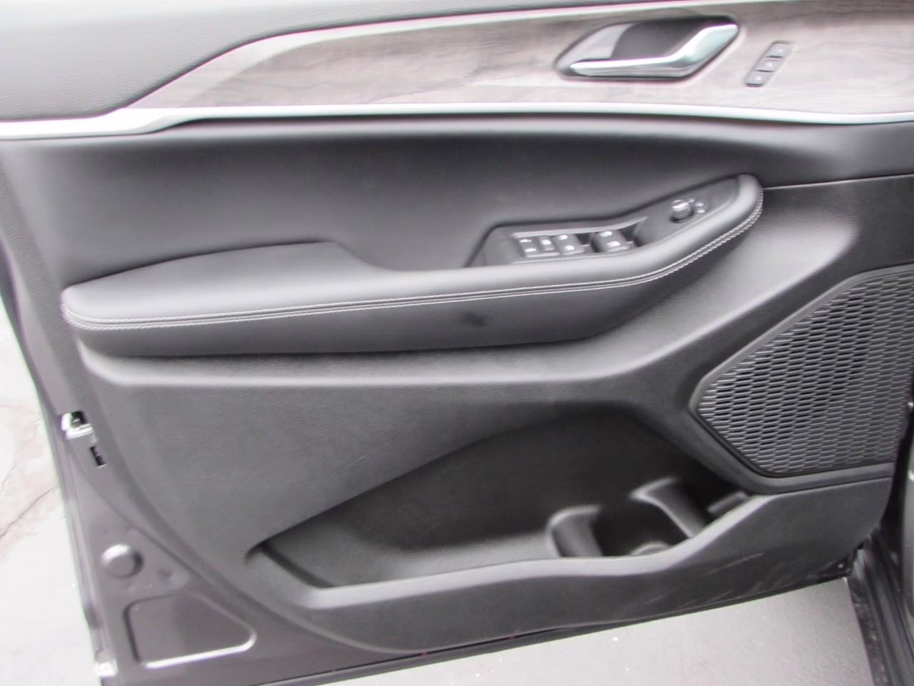 2025 Baltic Gray Metallic Clearcoat Jeep Grand Cherokee L Limited 4X4 SUV