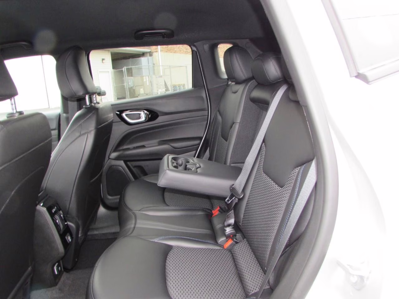 2026 Silver Zynith Metallic Clearcoat Jeep Compass Latitude 4X4 SUV