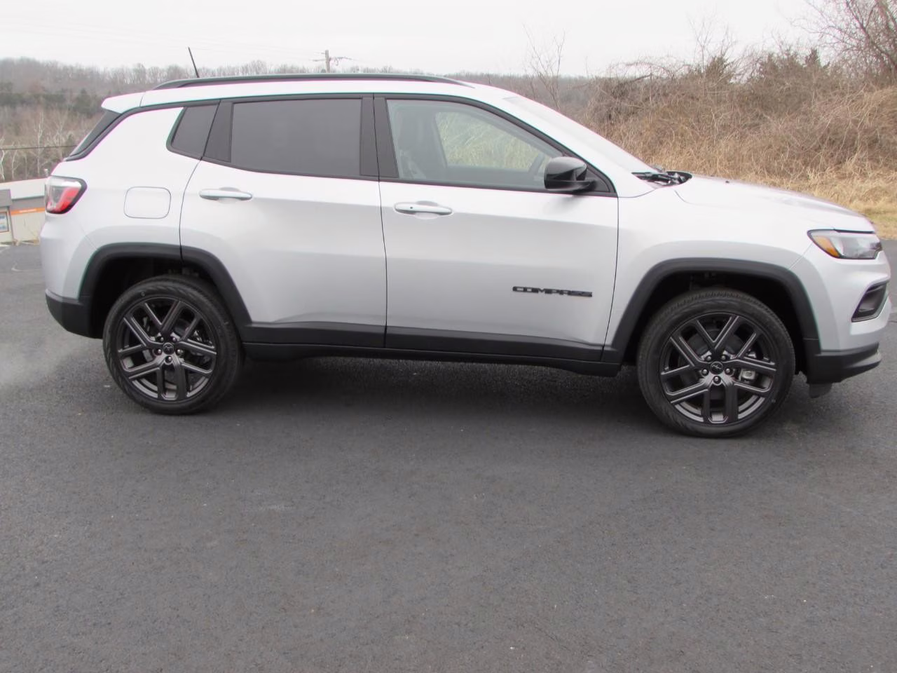2026 Silver Zynith Metallic Clearcoat Jeep Compass Latitude 4X4 SUV