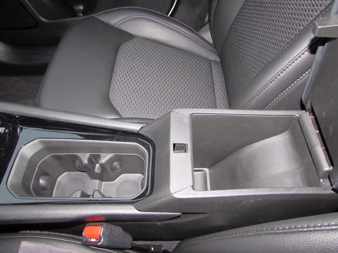 2026 Bright White Clearcoat Jeep Compass Latitude 4X4 SUV