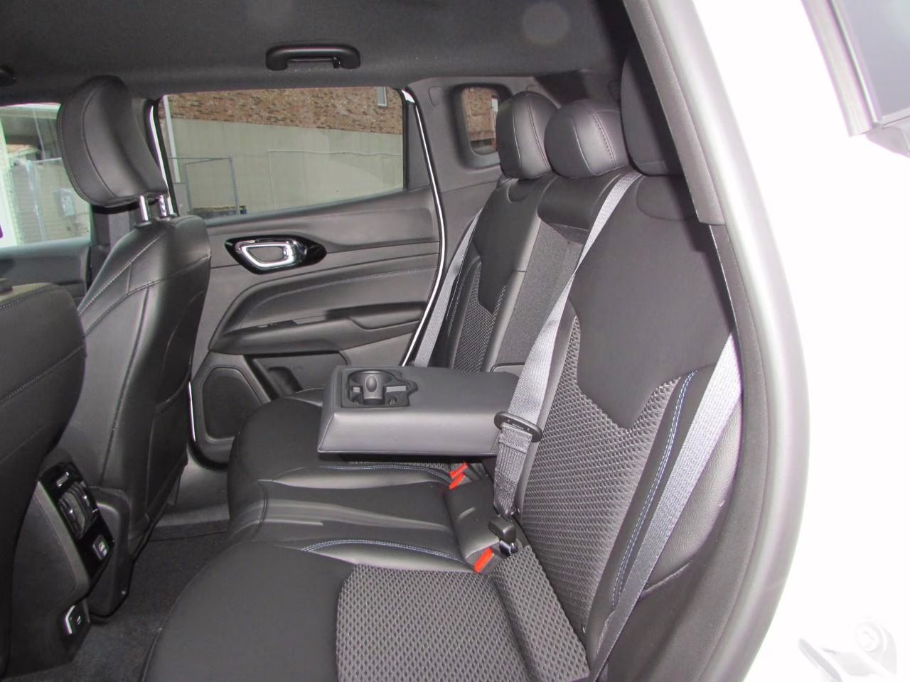 2026 Bright White Clearcoat Jeep Compass Latitude 4X4 SUV