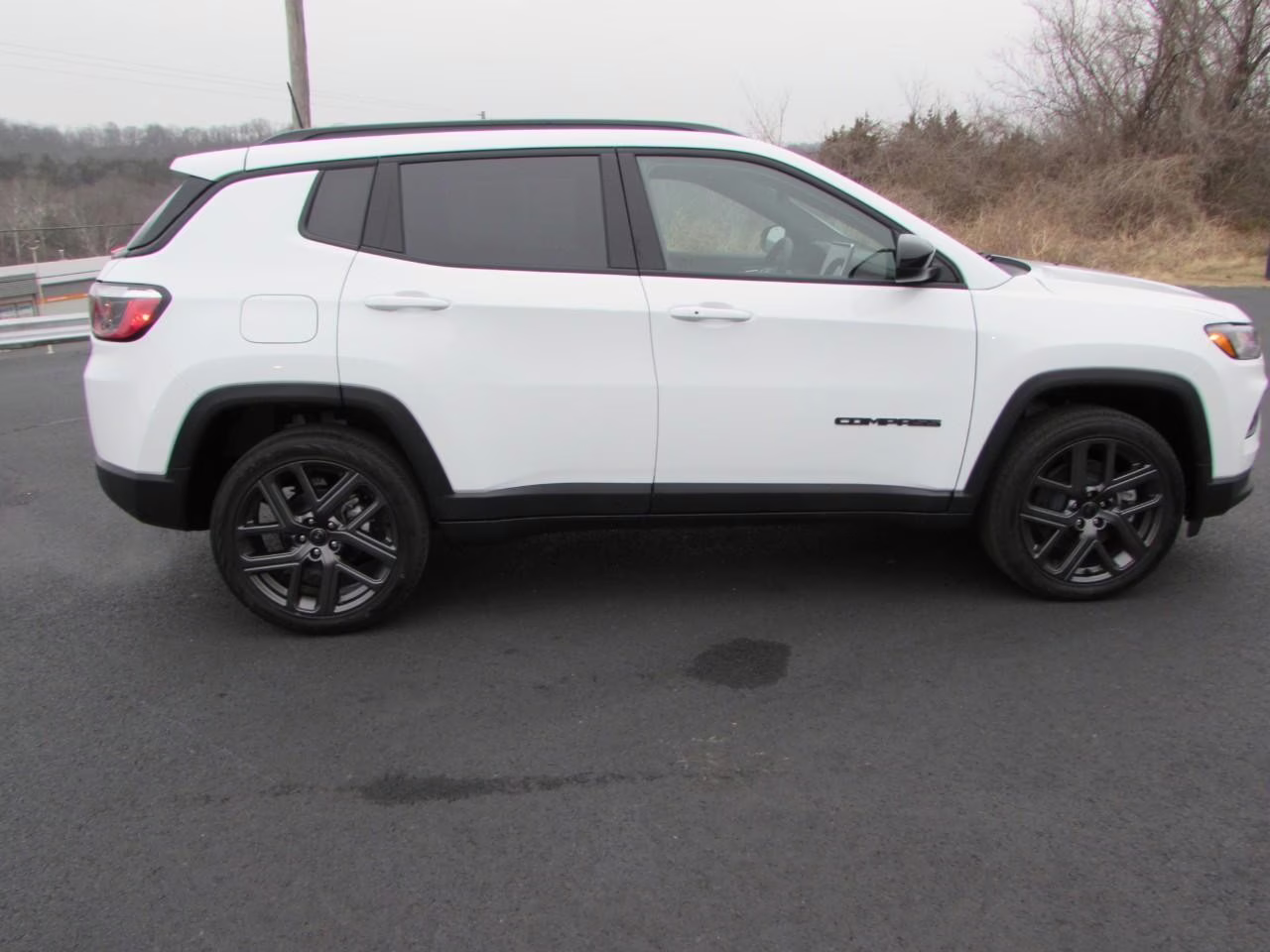 2026 Bright White Clearcoat Jeep Compass Latitude 4X4 SUV