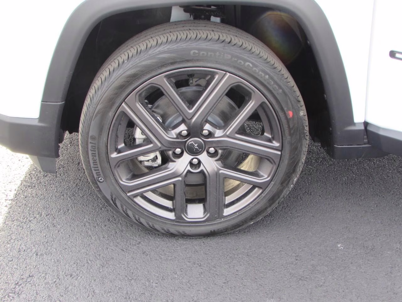 2026 Bright White Clearcoat Jeep Compass Latitude 4X4 SUV