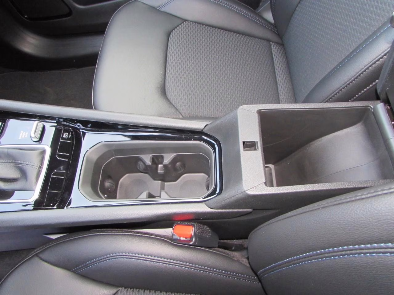 2026 Bright White Clearcoat Jeep Compass Latitude 4X4 SUV