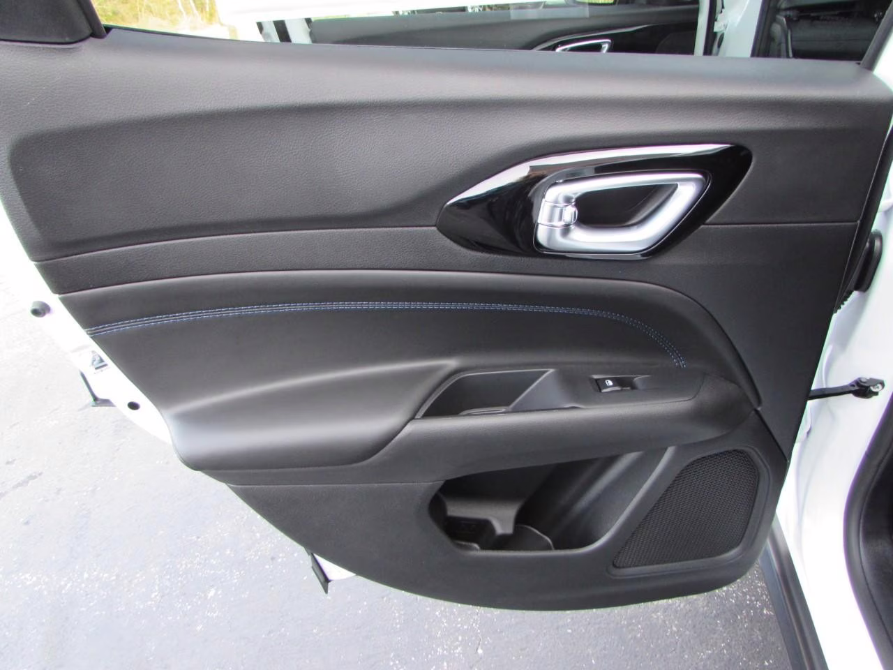 2026 Bright White Clearcoat Jeep Compass Latitude 4X4 SUV