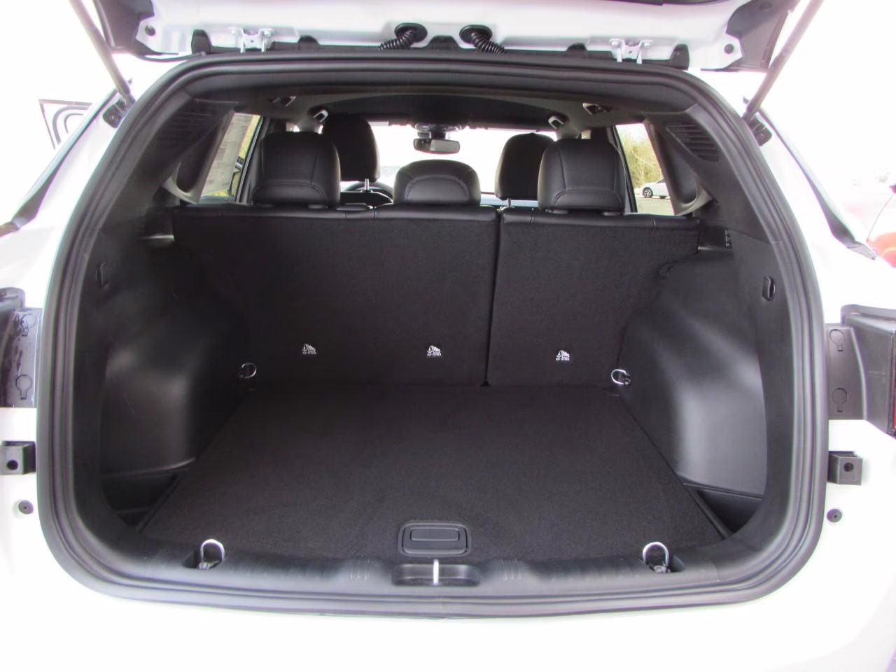 2026 Bright White Clearcoat Jeep Compass Latitude 4X4 SUV