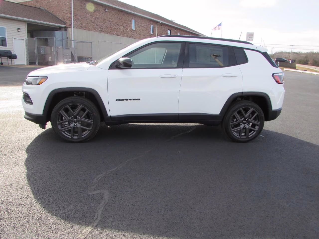 2026 Bright White Clearcoat Jeep Compass Latitude 4X4 SUV