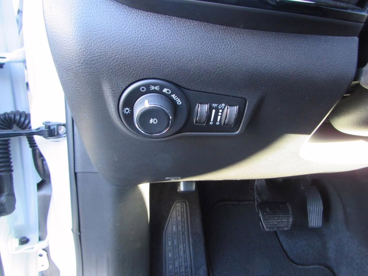 2026 Bright White Clearcoat Jeep Compass Latitude 4X4 SUV